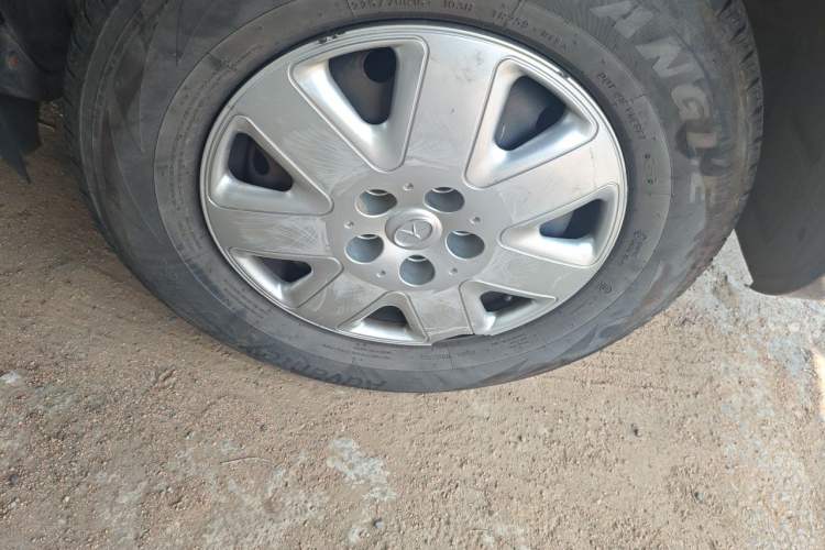 Used JAC Group Rein 2011 2.0L Two-Wheel Drive Entry-Level Trim Right Front Wheel Hub