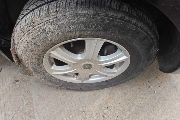 Used JAC Group Rein 2011 2.0L Two-Wheel Drive Luxury Edition Right Front Wheel Hub