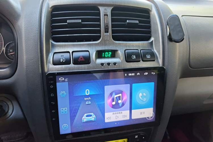 Used JAC Group Rein 2011 2.0T AMT Two-Wheel Drive Luxury Edition Audio And AC Panel