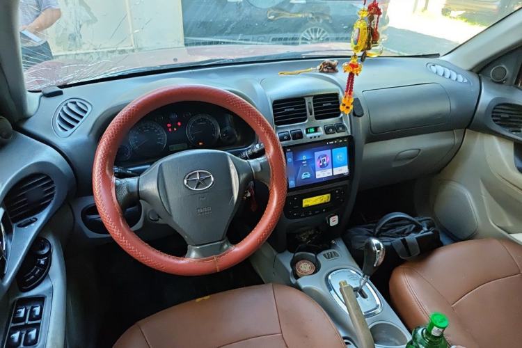 Used JAC Group Rein 2011 2.0T AMT Two-Wheel Drive Luxury Edition Center Console