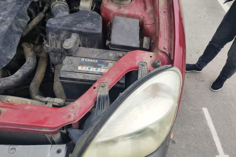 Used JAC Group Rein 2011 2.0L Two-Wheel Drive Luxury Edition Engine Bay Left