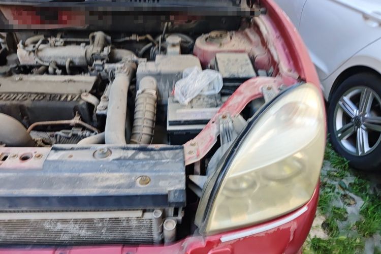 Used JAC Group Rein 2011 2.0T AMT Two-Wheel Drive Luxury Edition Engine Bay Left