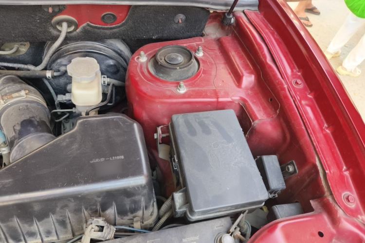 Used JAC Group Rein 2011 2.0L Two-Wheel Drive Luxury Edition Engine Bay Left