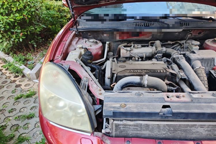 Used JAC Group Rein 2011 2.0T AMT Two-Wheel Drive Luxury Edition Engine Bay Right