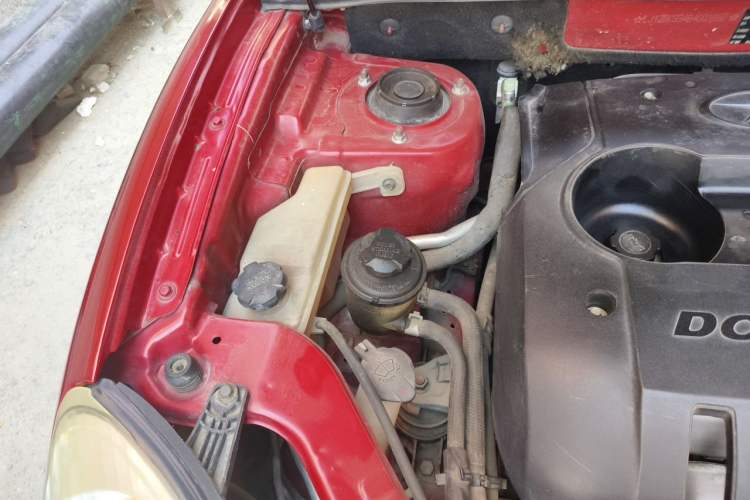 Used JAC Group Rein 2011 2.0L Two-Wheel Drive Luxury Edition Engine Bay Right