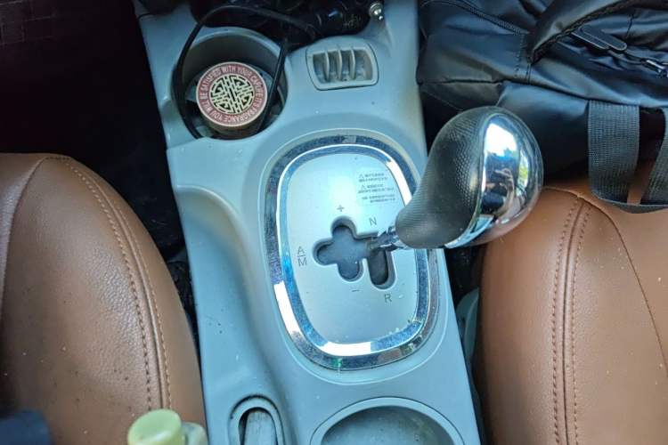 Used JAC Group Rein 2011 2.0T AMT Two-Wheel Drive Luxury Edition Gear Lever