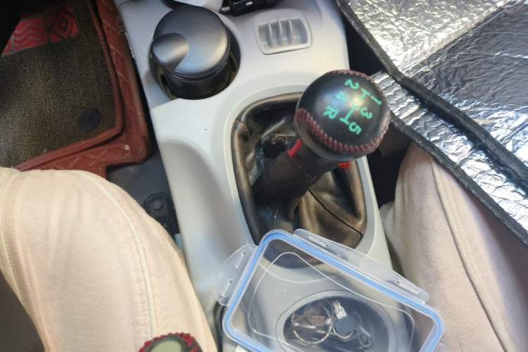 Used JAC Group Rein 2011 2.0L Two-Wheel Drive Luxury Edition Gear Lever