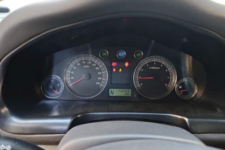 Used JAC Group Rein 2011 2.0T AMT Two-Wheel Drive Luxury Edition Instrument Cluster