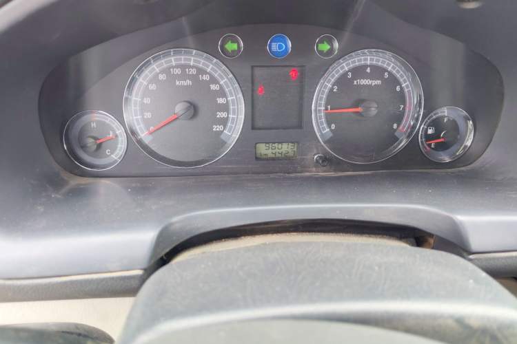 Used JAC Group Rein 2011 2.0L Two-Wheel Drive Luxury Edition Odometer Close Up