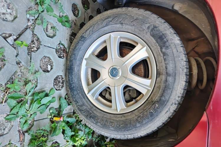 Used JAC Group Rein 2011 2.0T AMT Two-Wheel Drive Luxury Edition Right Front Wheel Hub