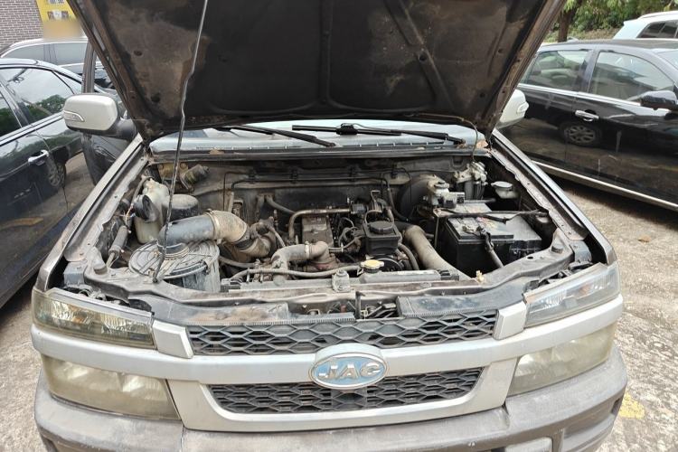 Used JAC Group Ruiling 2014 2.4T Standard Version Big Double-Cab 4D25U Engine Bay