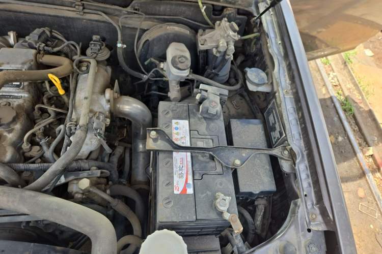 Used JAC Group Ruiling 2014 2.8T V1 Two-Wheel-Drive Standard Version Big Double Cab – 4DA1-2C Engine Bay Left