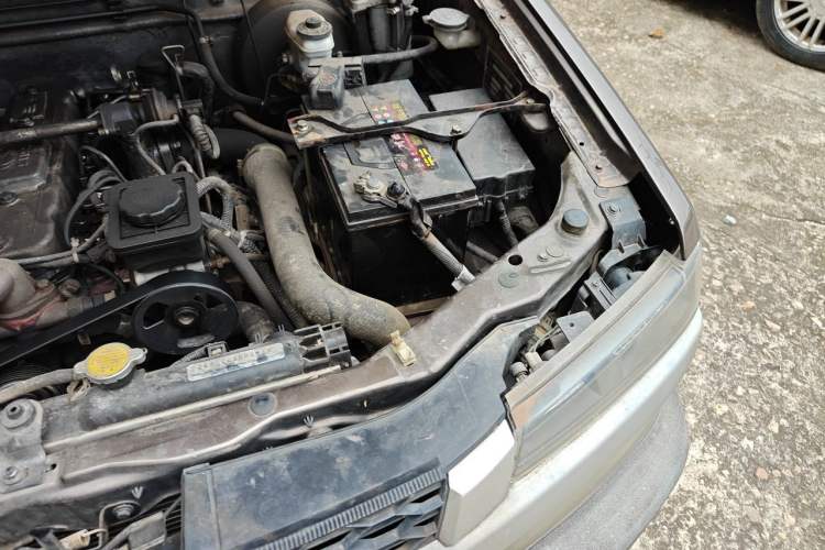 Used JAC Group Ruiling 2014 2.4T Standard Version Big Double-Cab 4D25U Engine Bay Left