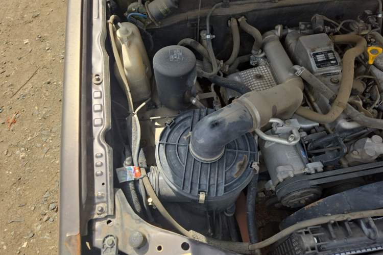 Used JAC Group Ruiling 2014 2.8T V1 Two-Wheel-Drive Standard Version Big Double Cab – 4DA1-2C Engine Bay Right