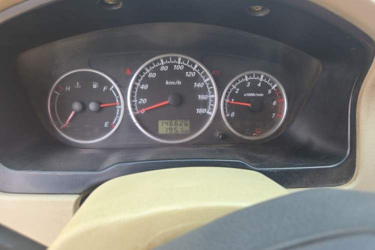 Used JAC Group Ruiling 2014 2.8T V1 Two-Wheel-Drive Standard Version Big Double Cab – 4DA1-2C Odometer Close Up
