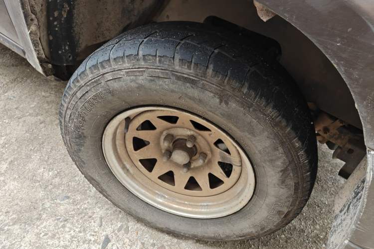 Used JAC Group Ruiling 2014 2.4T Standard Version Big Double-Cab 4D25U Right Front Wheel Hub