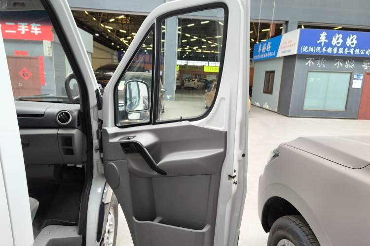 Used JAC Group Sunray 2023 2.0T 5-Series Logistics Version 3-Seater D20TCIF1 Interior 5