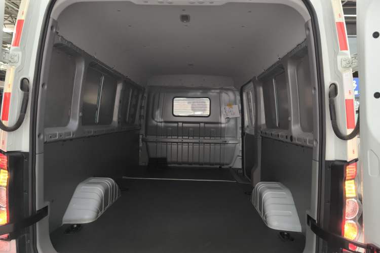 Used JAC Group Sunray 2023 2.0T 5-Series Logistics Version 3-Seater D20TCIF1 Trunk