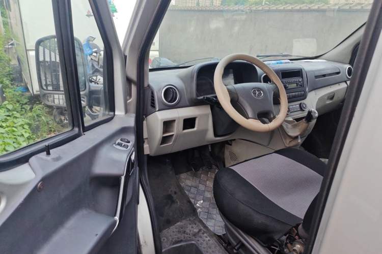 Used JAC Group Sunray 2011 2.8T Express Version China IV Driver Seat