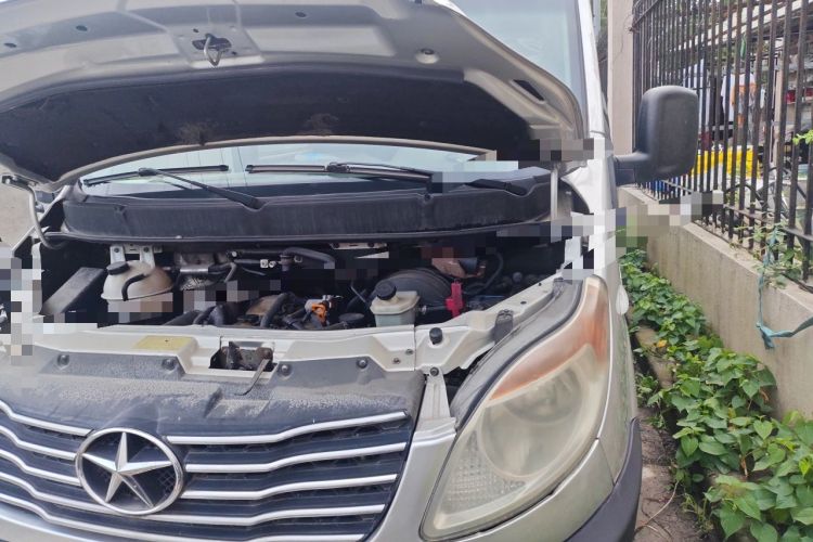 Used JAC Group Sunray 2011 2.8T Express Version China IV Engine Bay Left
