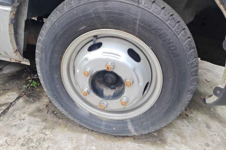 Used JAC Group Sunray 2011 2.8T Express Version China IV Right Front Wheel Hub