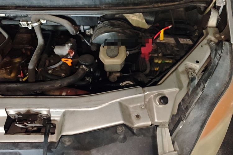 Used JAC Group Sunray 2013 2.8T 5-Series Star Express Emission Standard IV Engine Bay Left