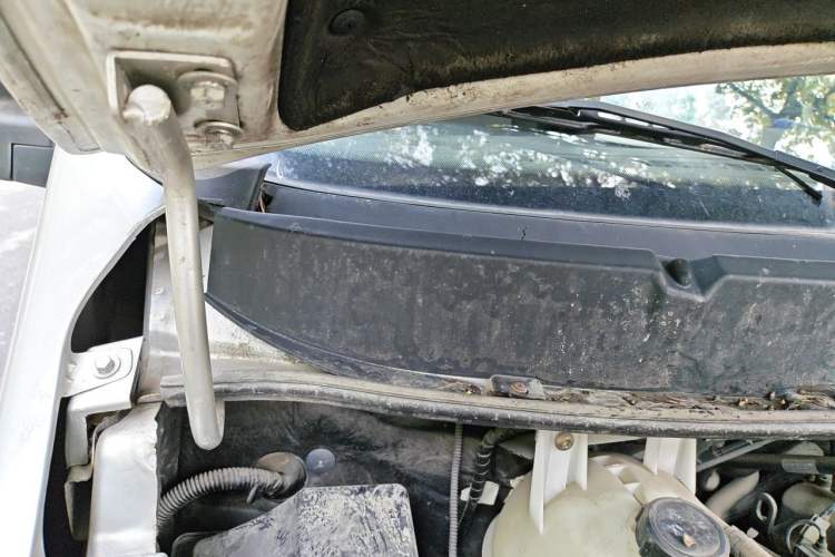 Used JAC Group Sunray 2013 1.9T 4-Series Star Express Engine Bay Right