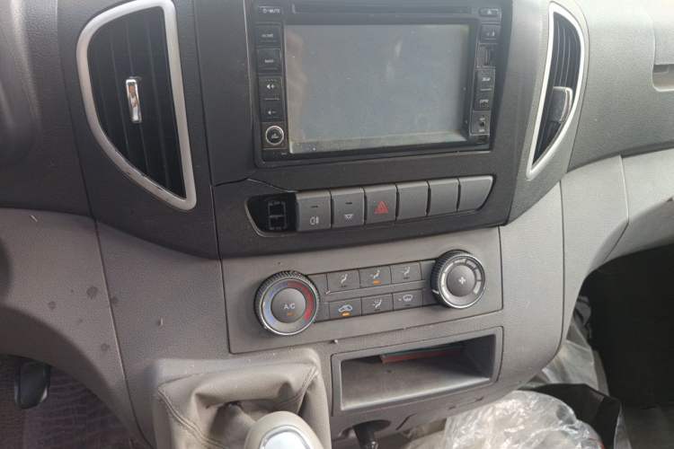 Used JAC Group Sunray 2013 1.9T 4-Series Star Express Audio And AC Panel
