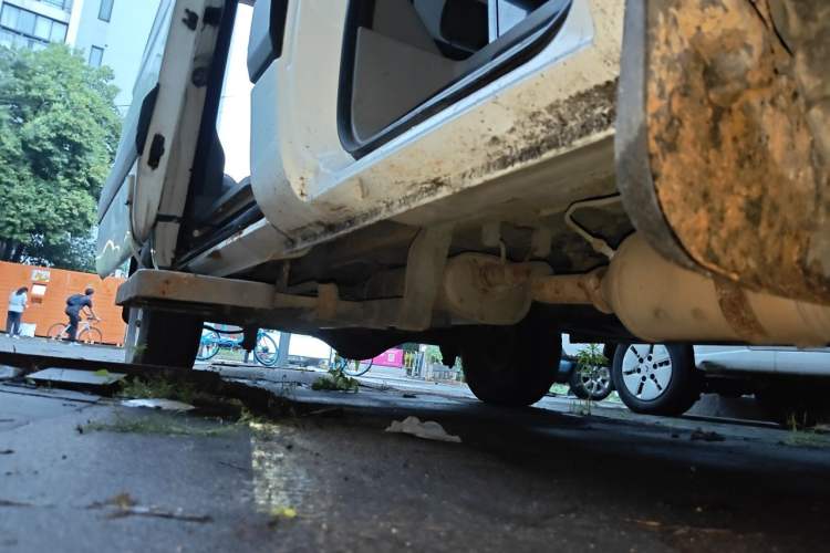 Used JAC Group Sunray 2013 2.8T 4-Series Star Express China IV Standard Chassis Front Right