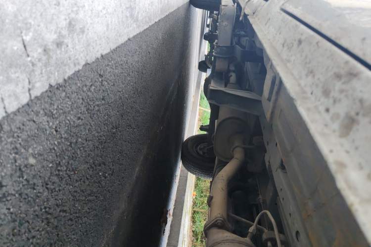 Used JAC Group Sunray 2013 1.9T 4-Series Star Express Chassis Front Right