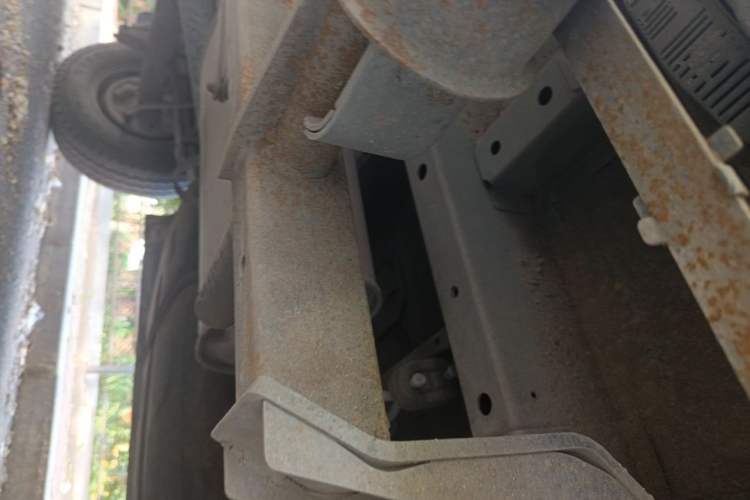 Used JAC Group Sunray 2013 1.9T 4-Series Star Express Chassis Front Right
