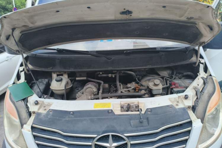 Used JAC Group Sunray 2013 2.8T 5-Series Star Express Emission Standard IV Engine Bay