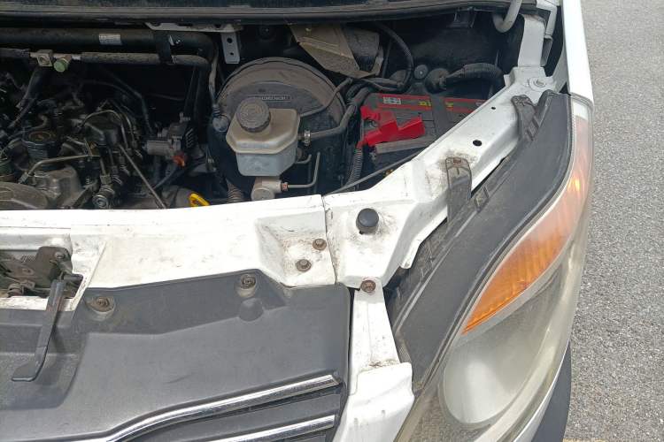 Used JAC Group Sunray 2013 1.9T 4-Series Star Express Engine Bay Left