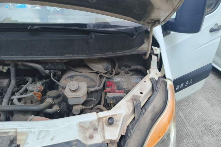 Used JAC Group Sunray 2013 2.8T 5-Series Star Express Emission Standard IV Engine Bay Left
