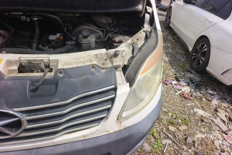 Used JAC Group Sunray 2013 2.8T 6 Series Comfort Edition China IV Engine Bay Left
