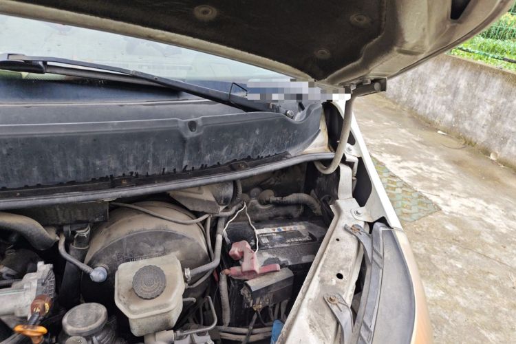 Used JAC Group Sunray 2013 2.8T 6 Series Comfort Edition China IV Engine Bay Left