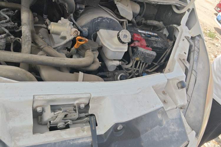Used JAC Group Sunray 2013 2.8T 6-Series Star Express China IV Standard Engine Bay Left