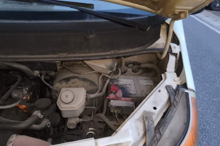 Used JAC Group Sunray 2013 2.8T 5-Series Star Express Emission Standard IV Engine Bay Left