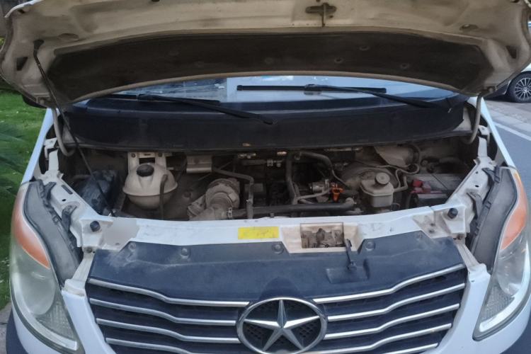 Used JAC Group Sunray 2013 2.8T 5-Series Star Express Emission Standard IV Engine Bay