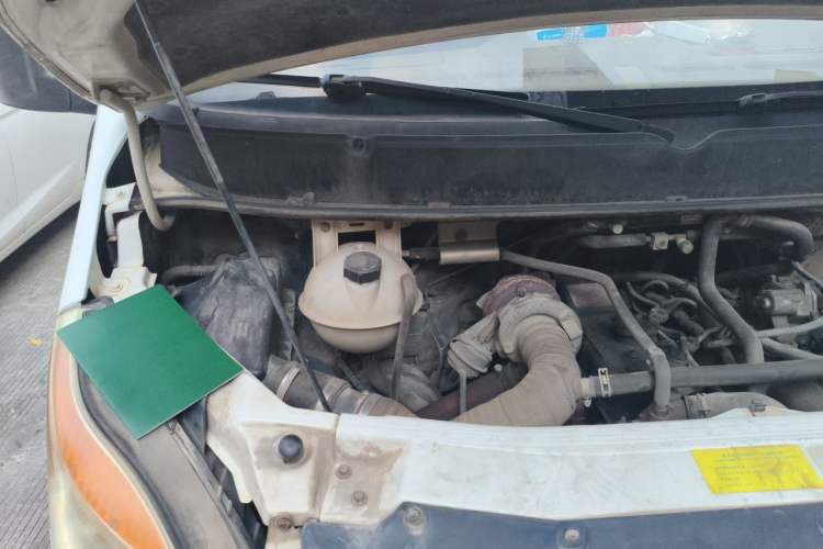 Used JAC Group Sunray 2013 2.8T 5-Series Star Express Emission Standard IV Engine Bay Right