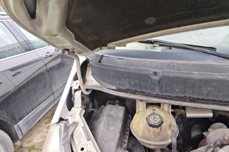 Used JAC Group Sunray 2013 2.8T 6 Series Comfort Edition China IV Engine Bay Right