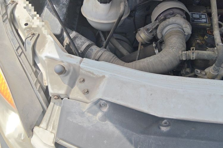 Used JAC Group Sunray 2013 2.8T 6-Series Star Express China IV Standard Engine Bay Right