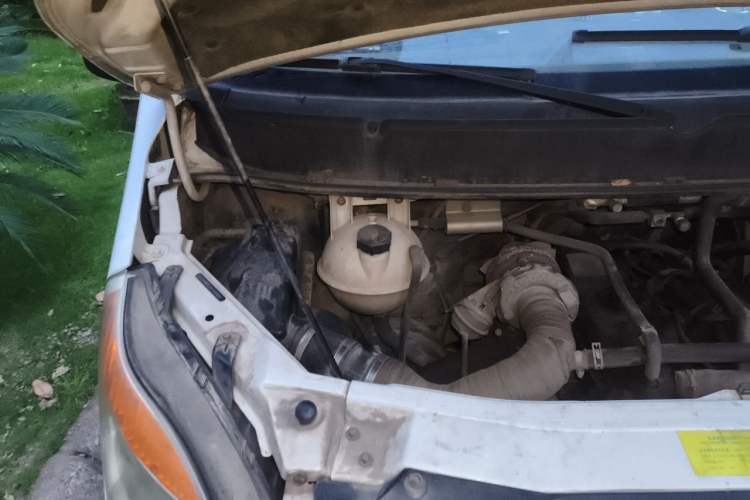 Used JAC Group Sunray 2013 2.8T 5-Series Star Express Emission Standard IV Engine Bay Right