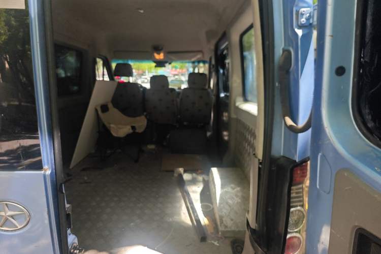 Used JAC Group Sunray 2017 1.9T Short-Wheelbase Mid-Roof Xingkuai Multi-Purpose Passenger Vehicle Trunk