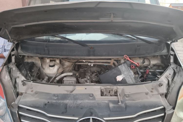 Used JAC Group Sunray 2017 1.9T Short-Wheelbase Mid-Roof Xingkuai Multi-Purpose Passenger Vehicle Engine Bay