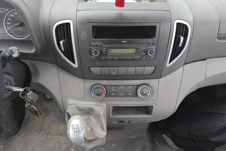 Used JAC Group Sunray 2017 2.0T Short-Wheelbase Mid-Roof Xingkuaiyun Multi-Purpose Commercial Vehicle Audio And AC Panel