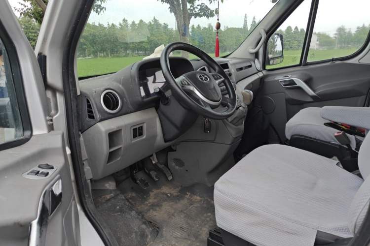Used JAC Group Sunray 2017 2.0T Short-Wheelbase Mid-Roof Xingkuaiyun Multi-Purpose Commercial Vehicle Driver Seat