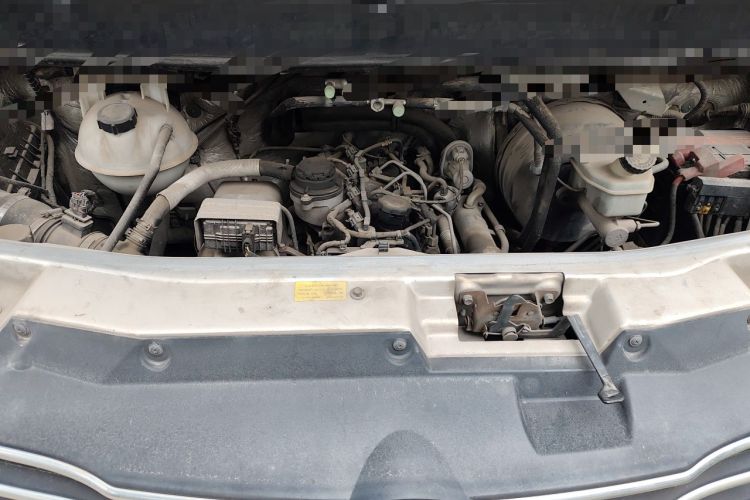 Used JAC Group Sunray 2017 1.9T Short-Wheelbase Mid-Roof Xingkuai Multi-Purpose Passenger Vehicle Engine Bay