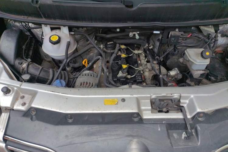 Used JAC Group Sunray 2017 2.8T 6-Series Diesel China V Star Express Engine Bay