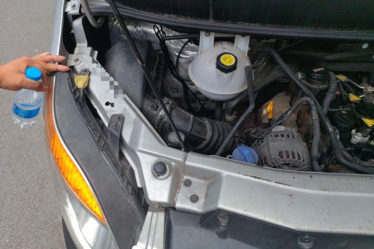 Used JAC Group Sunray 2017 2.8T 6-Series Diesel China V Star Express Engine Bay Right